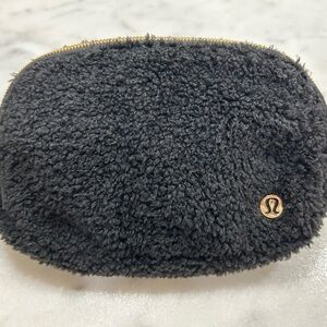 Lululemon 1L Black Fleece Belt Bag, never used